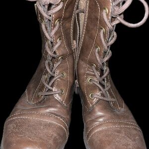 Womens A.R. Faylln Lace Up Combat Boots - Brown